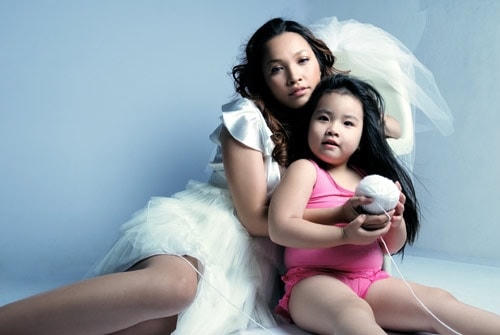 Con gái của Hiền Thục càng lớn càng sở hữu gương mặt xinh đẹp và nhiều nét giống mẹ.