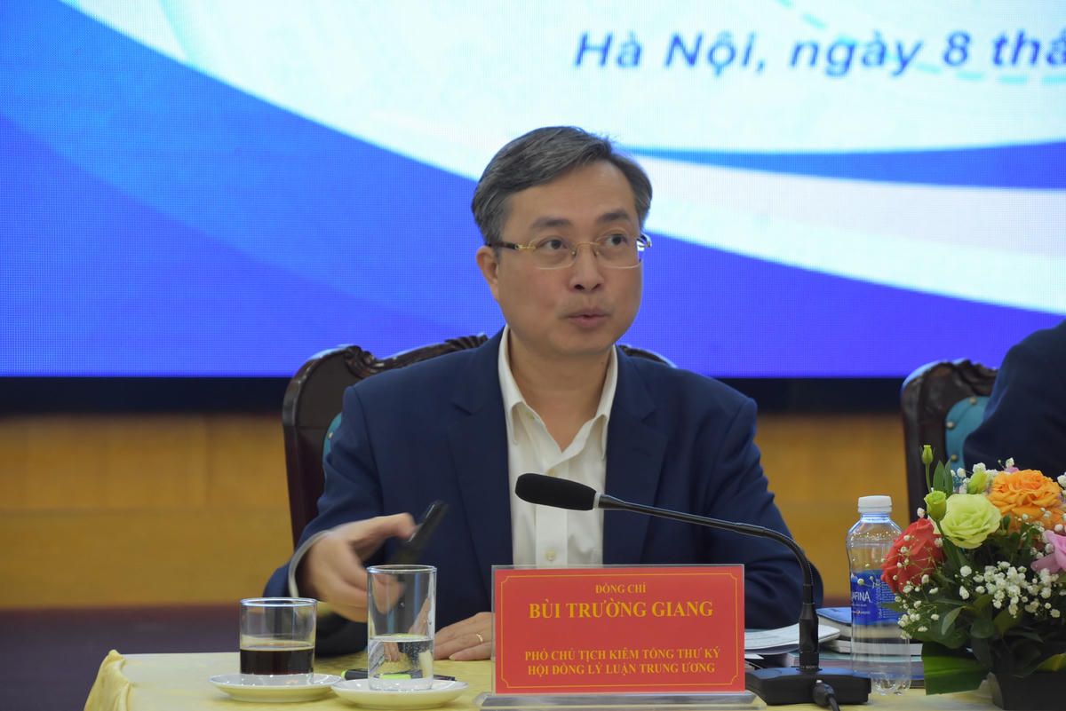 Ông Bùi Trường Giang, Phó Chủ tịch kiêm Tổng Thư ký Hội đồng Lý luận Trung ương.