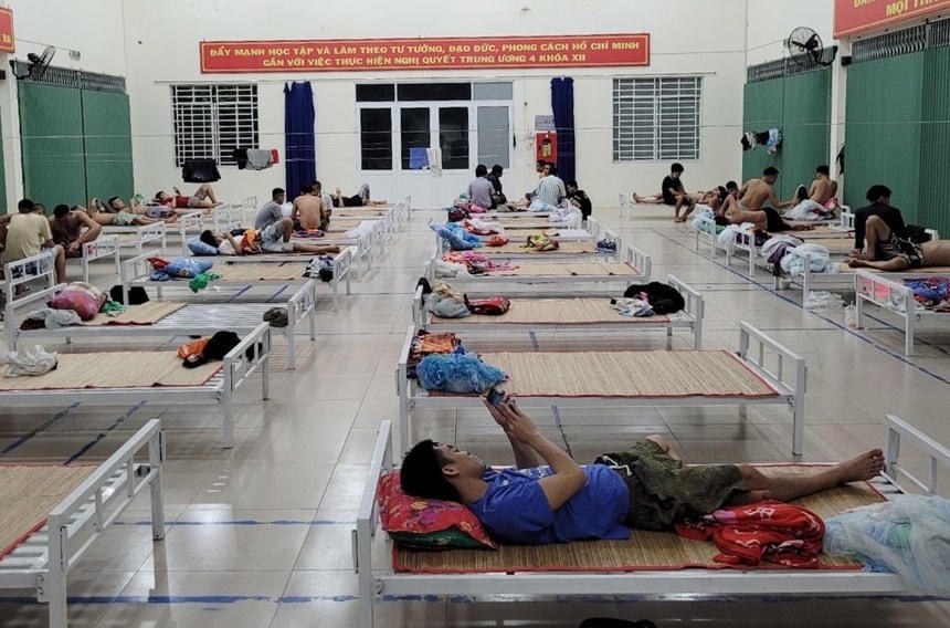 Hình ảnh nhóm người nhập cảnh trái phép được đưa vào Trung tâm Giáo dục cộng đồng xã Đa Phước.