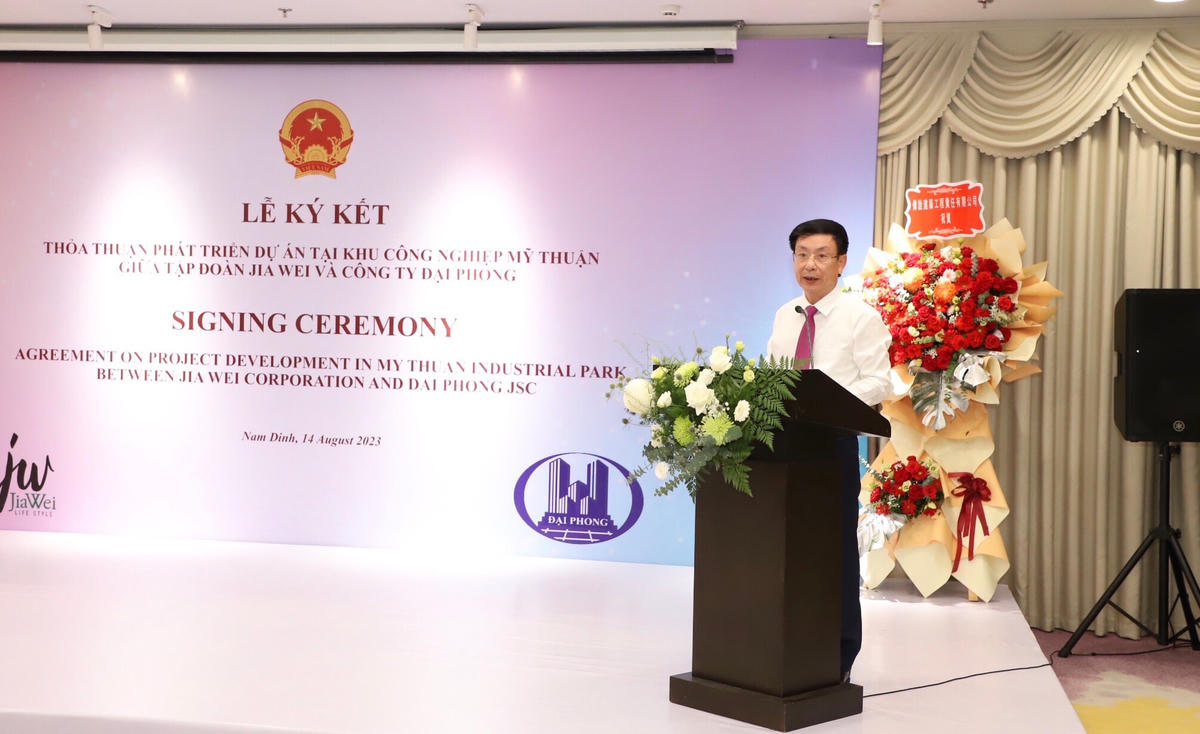 Chủ tịch UBND tỉnh Nam Định phát biểu tại lễ ký.