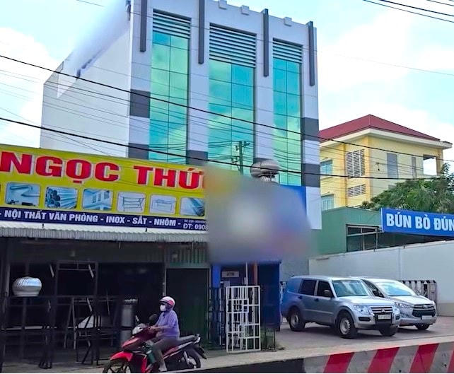 Hiện trường chi nhánh ngân hàng tại huyện Hóc Môn bị cướp vào sáng 24/10.