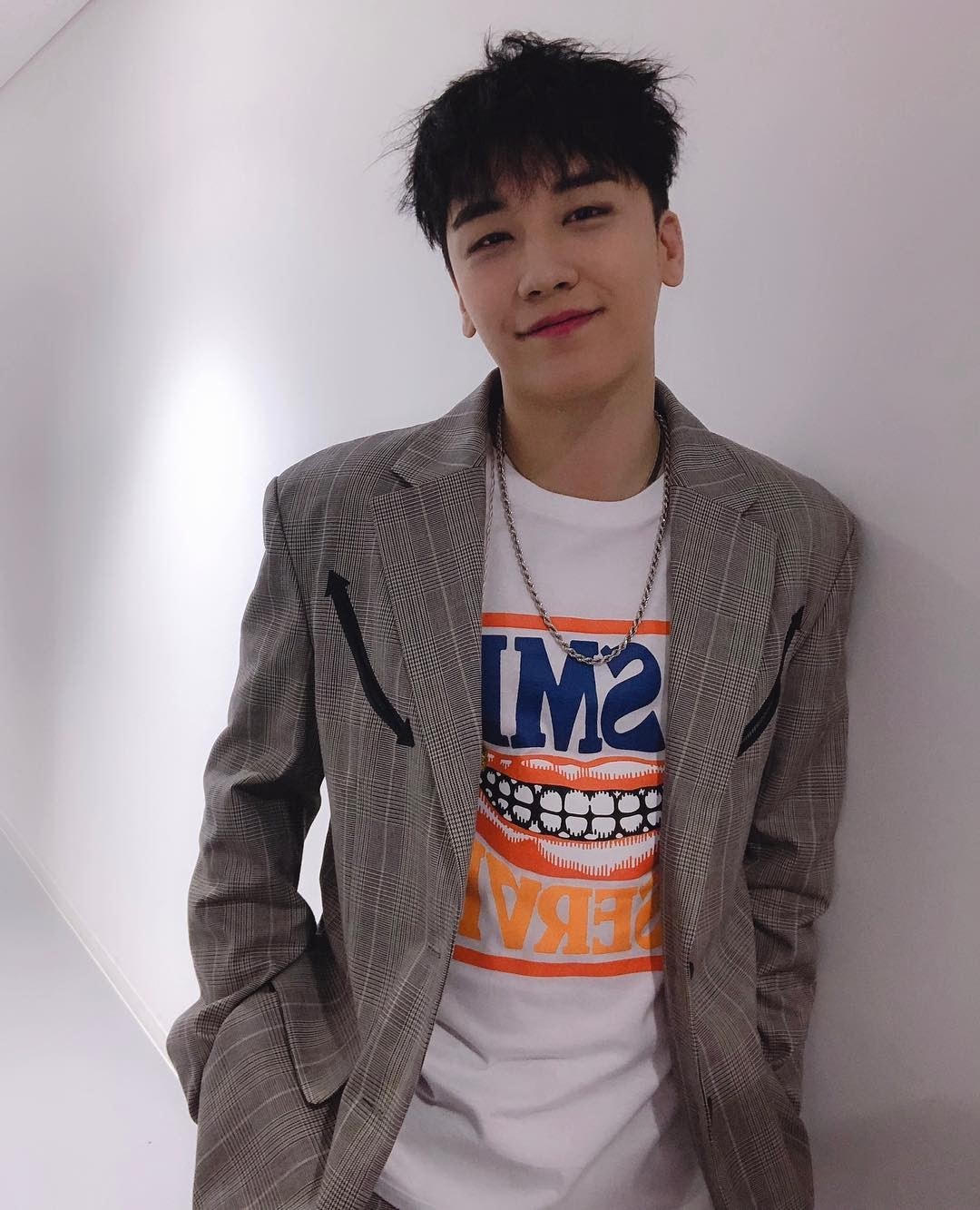 Từng là ngôi sao nổi tiếng, Seungri bị kết tội với tất cả 9 tội danh và nhận bản án 1,5 năm tù. 