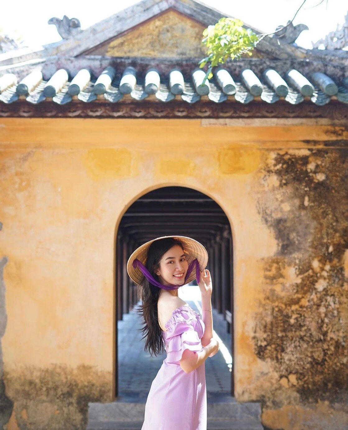 Là đại diện Việt Nam tại đấu trường nhan sắc Miss International 2022, Phương Anh miệt mài tập luyện các kỹ năng của bản thân. Trong dịp Lễ, cô tung bộ ảnh ở Huế, với nhan sắc ngọt ngào, trong trẻo cùng phong cảnh nên thơ, Phương Anh khiến công chúng ngơ ngẩn với những bức ảnh trong trẻo.