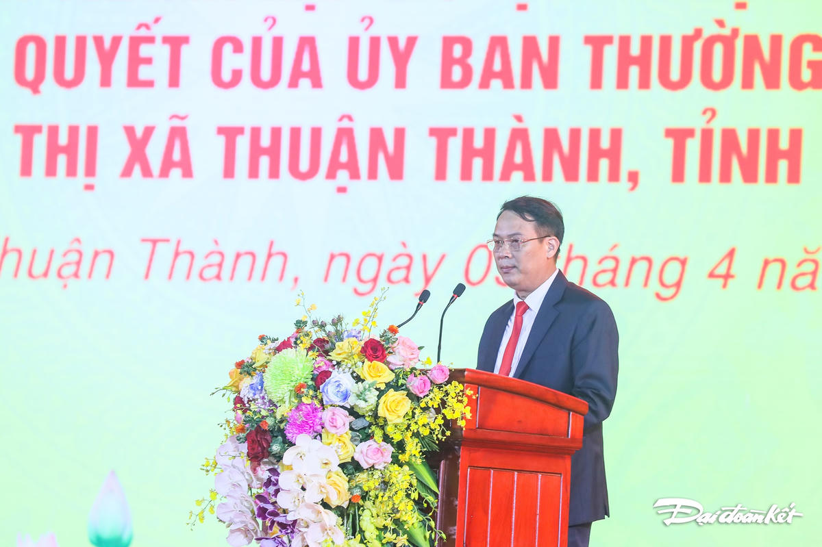 Bí thư Huyện ủy Thuận Thành Nguyễn Mạnh Hùng phát biểu tại buổi lễ.