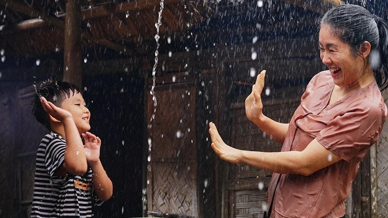 "Khúc mưa" - bộ phim nhân văn về đề tài hậu chiến. Ảnh: MXH. 