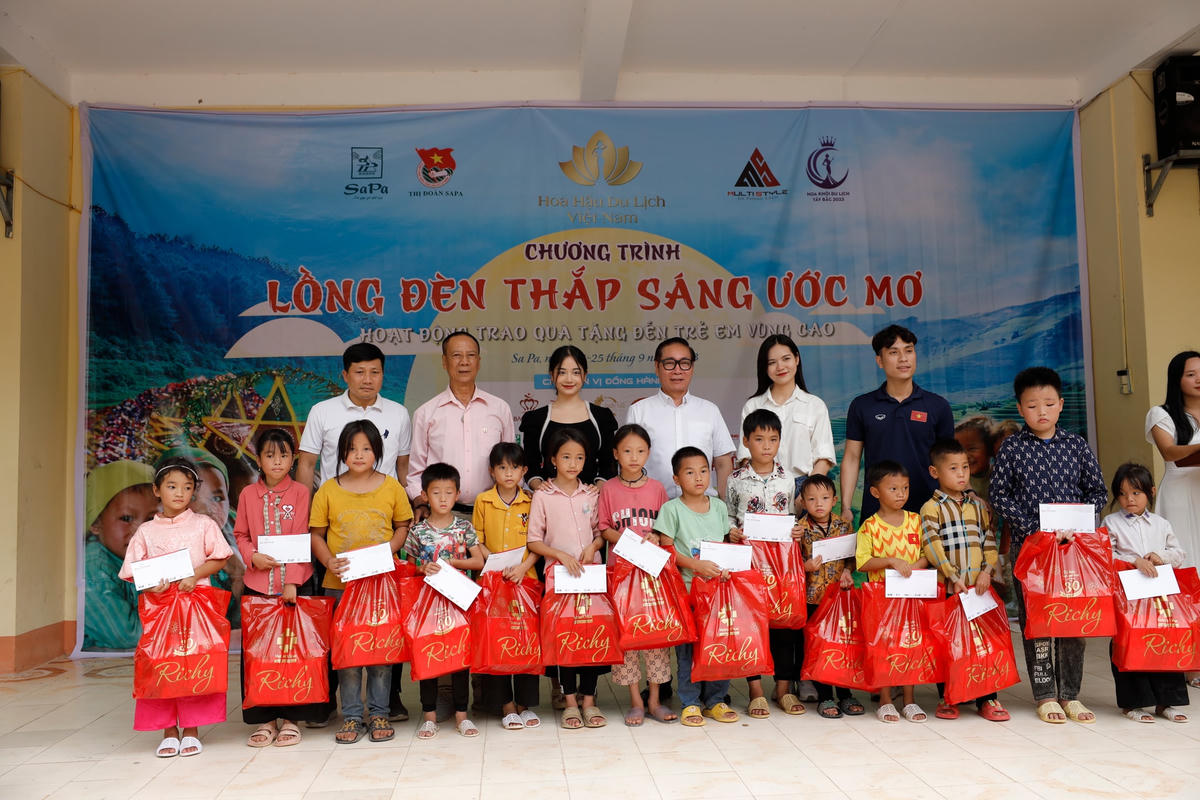 Chương trình có sự tham dự của đại diện UBND xã Liên Minh và Thị đoàn thị xã Sa Pa.