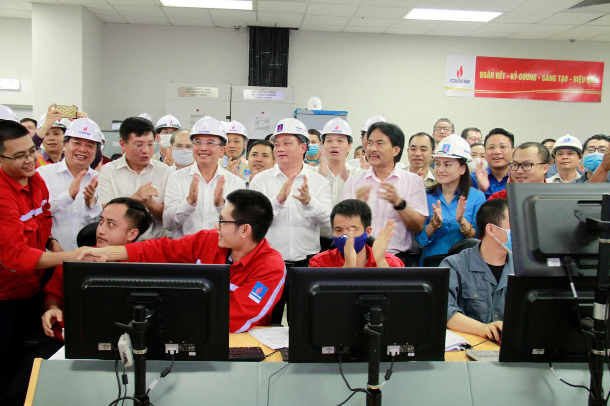 Chủ tịch HĐTV Petrovietnam Hoàng Quốc Vượng phát biểu tại lễ hòa lưới điện lần đầu Tổ máy số 1 NMNĐ Thái Bình 2.