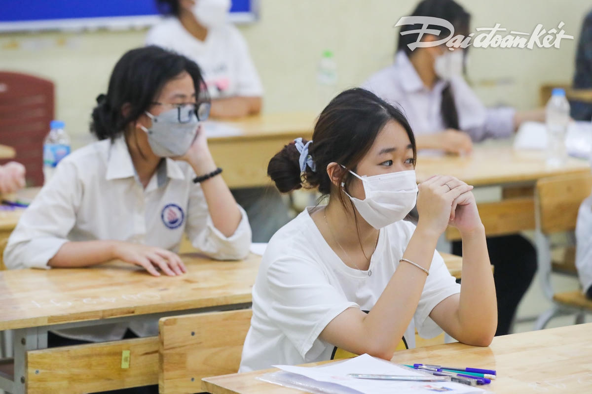 Thí sinh tham dự kỳ thi tuyển sinh lớp 10 THPT năm học 2022-2023 tại Hà Nội.  