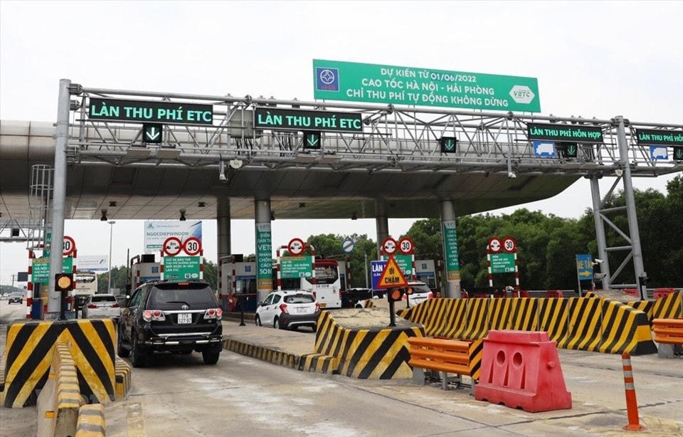 Vẫn còn khá nhiều lỗi xảy ra trong triển khai thu phí không dừng.      Ảnh: TL.