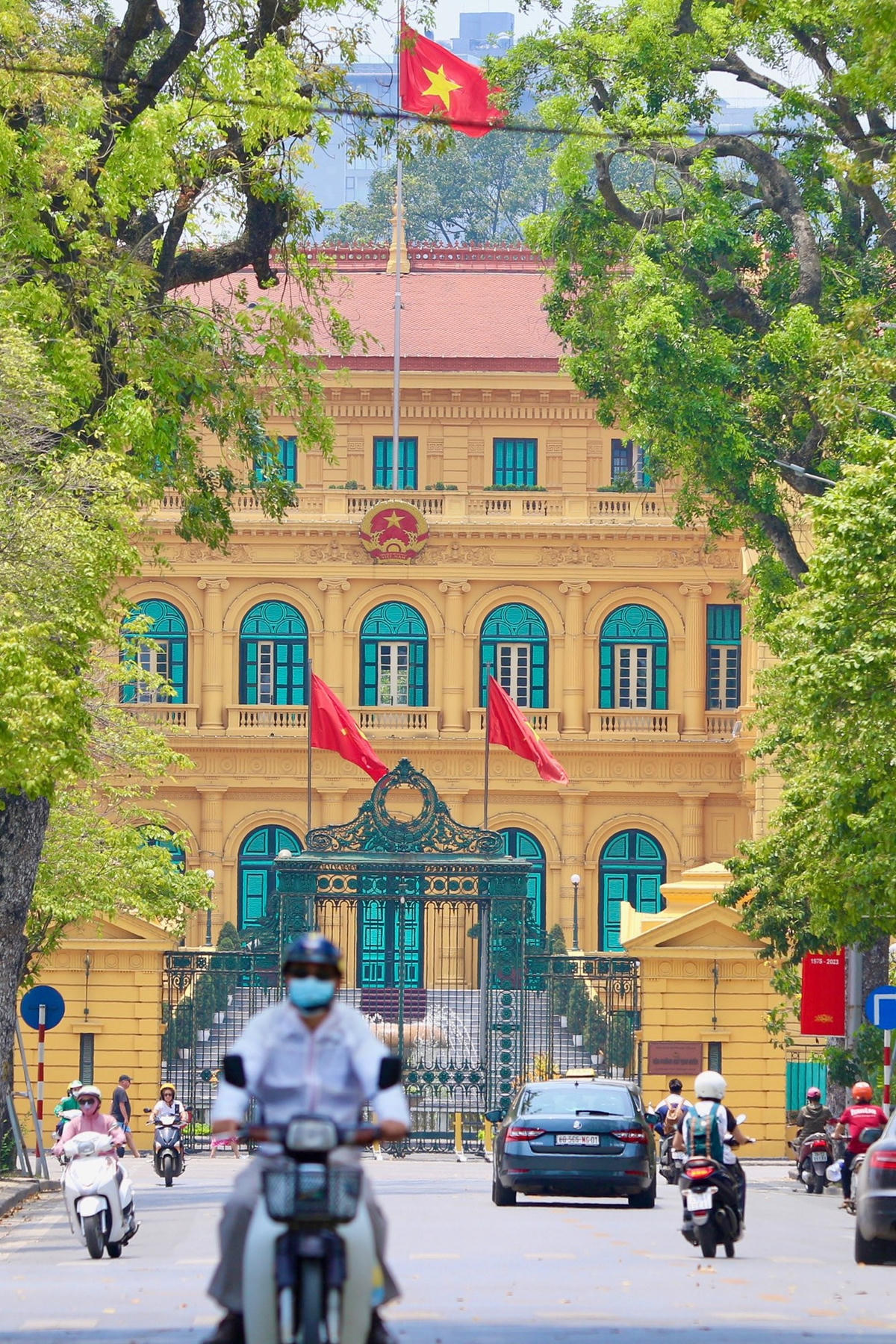 Những ngày này, người dân Hà Nội nói riêng và cả nước nói chung thêm tự hào về dân tộc Việt Nam anh hùng, truyền thống đoàn kết và tinh thần quyết tâm bảo vệ toàn vẹn lãnh thổ thiêng liêng của Tổ quốc.