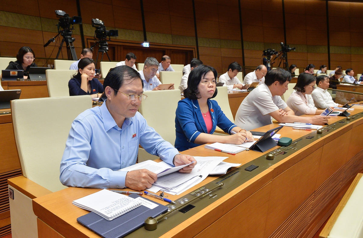 Đại biểu Quốc hội tại buổi thảo luận về dự án Luật Đấu thầu (sửa đổi). Ảnh: Quang Vinh.
