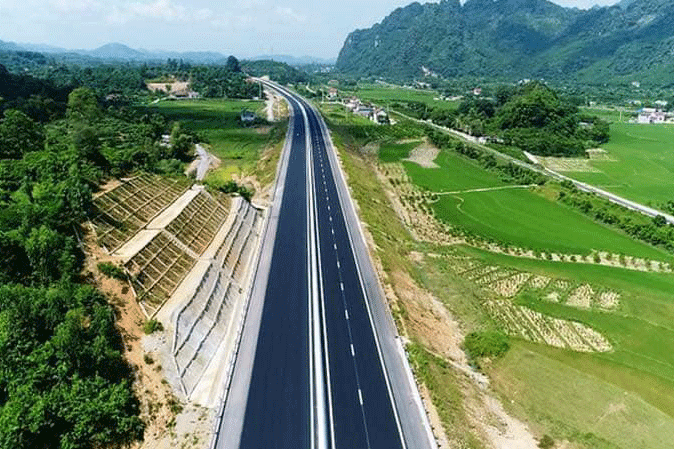  Ba dự án đường bộ cao tốc trọng điểm quốc gia Châu Đốc - Cần Thơ - Sóc Trăng, Biên Hòa - Vũng Tàu và Khánh Hòa - Buôn Ma Thuột dự kiến có tổng mức đầu tư hơn 84.000 tỷ đồng. Ảnh minh họa.