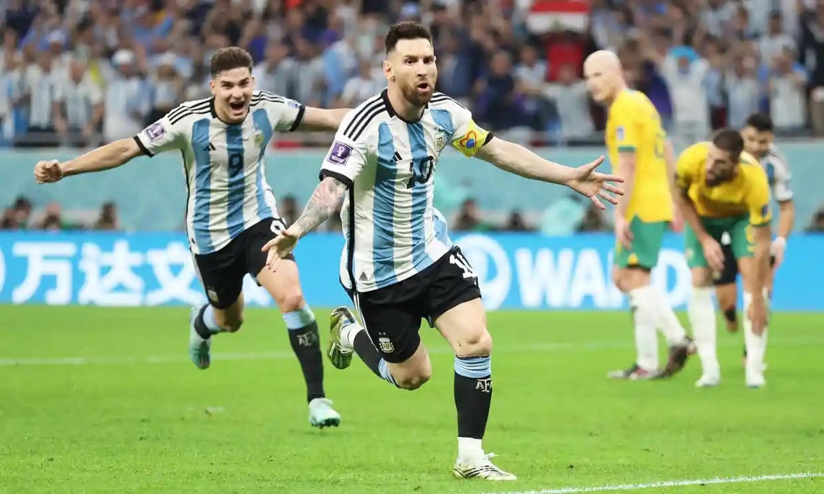 Messi ăn mừng bàn thắng.