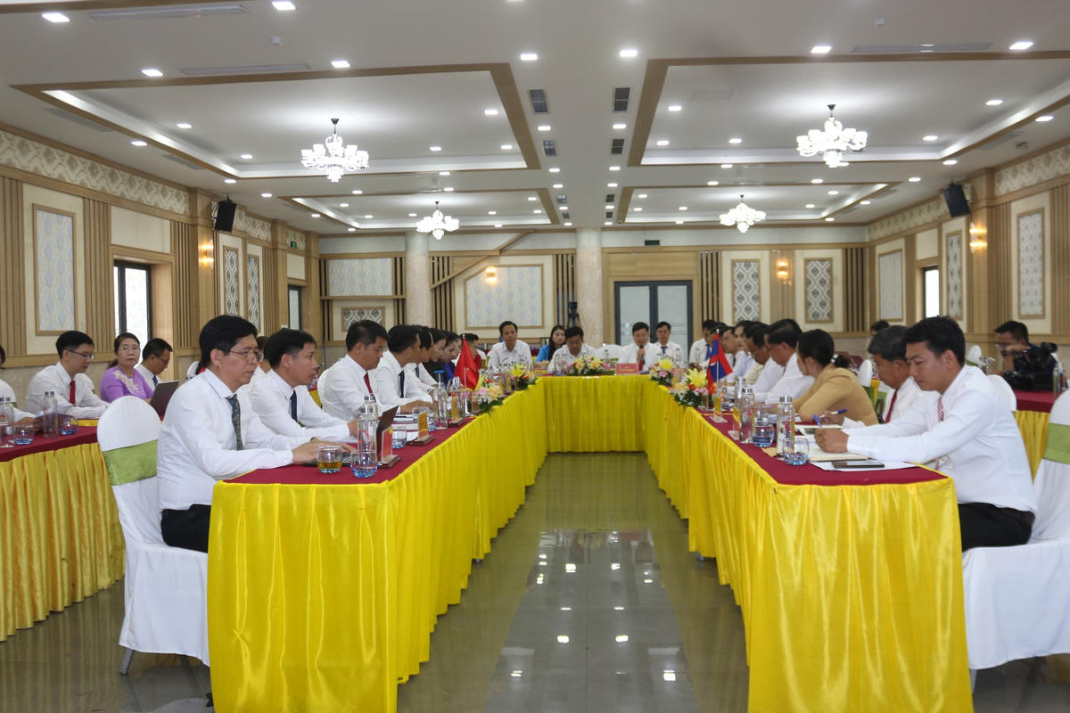 Đại biểu 2 tỉnh tham dự hội đàm.