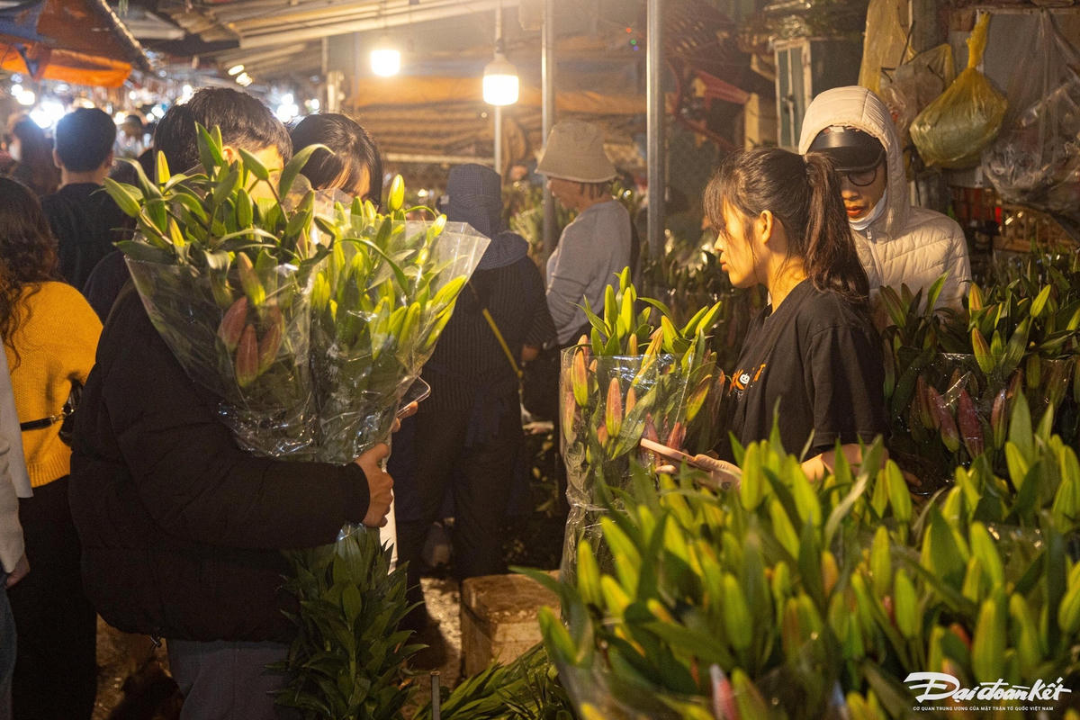 W_cho_hoa_tet-le-khanh23.jpg