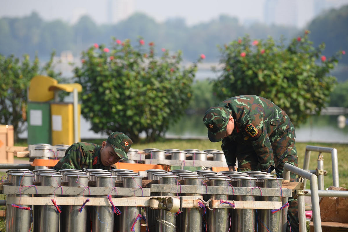 Theo kế hoạch, năm nay, thành phố Hà Nội sẽ bắn pháo hoa đón giao thừa Tết Quý Mão 2023 tại 30 điểm với 31 trận địa.