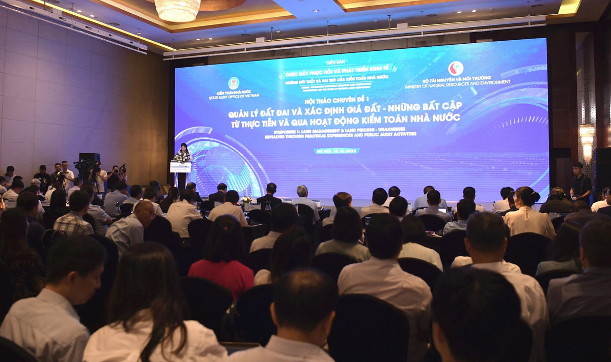 Quang cảnh Hội thảo chuyên đề “Quản lý đất đai và xác định giá đất - Những bất cập từ thực tiễn và qua hoạt động kiểm toán của Kiểm toán nhà nước”. Ảnh: LÊ HOÀ