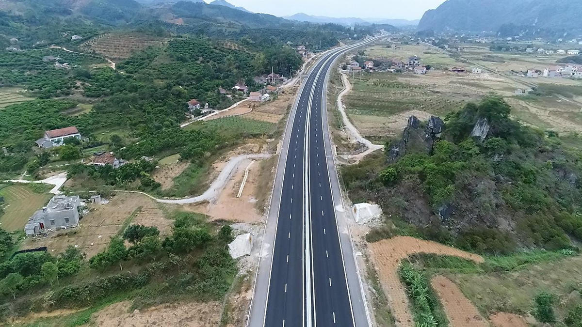 Trong kế hoạch đầu tư công trung hạn giai đoạn 2021 - 2025, Bộ GTVT dự kiến đầu tư xây dựng 66 dự án khởi công mới. Ảnh minh họa.