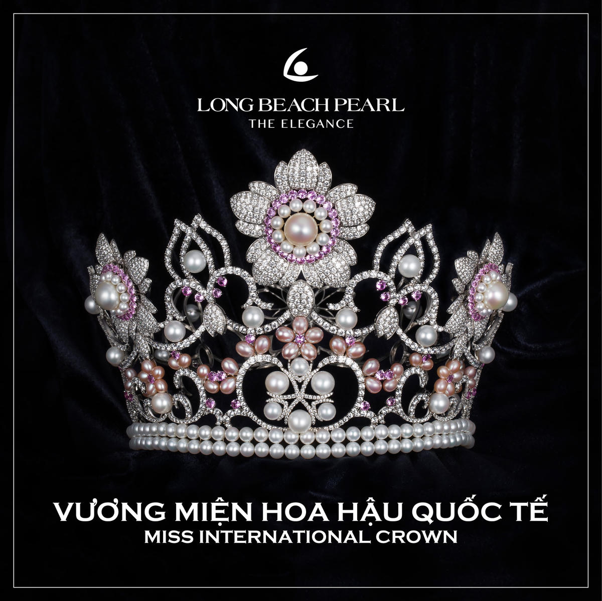 Vương miện Miss International (Hoa hậu Quốc tế) mang chủ đề hoa anh đào đón nắng xuân.