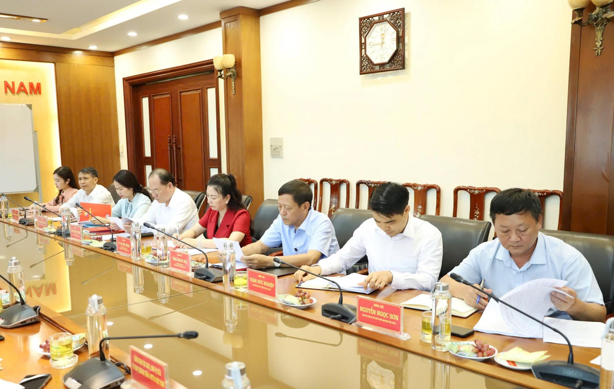 Đoàn Ủy ban MTTQ tỉnh Bắc Giang tại buổi làm việc.