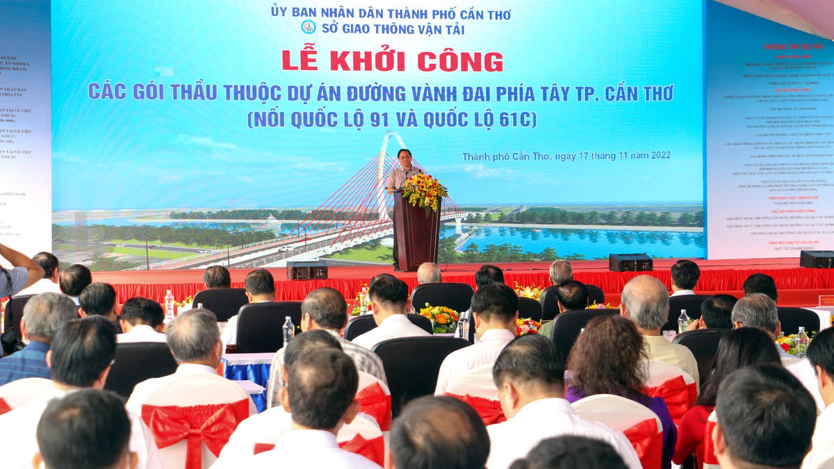 Đông đảo đại biểu dự lễ khởi công tuyến đường vành đai phía tây TP Cần Thơ.