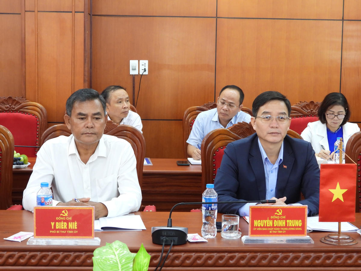 Ông Nguyễn Đình Trung, Bí thư Tỉnh ủy Đắk Lắk phát biểu chỉ đạo tại Hội nghị.