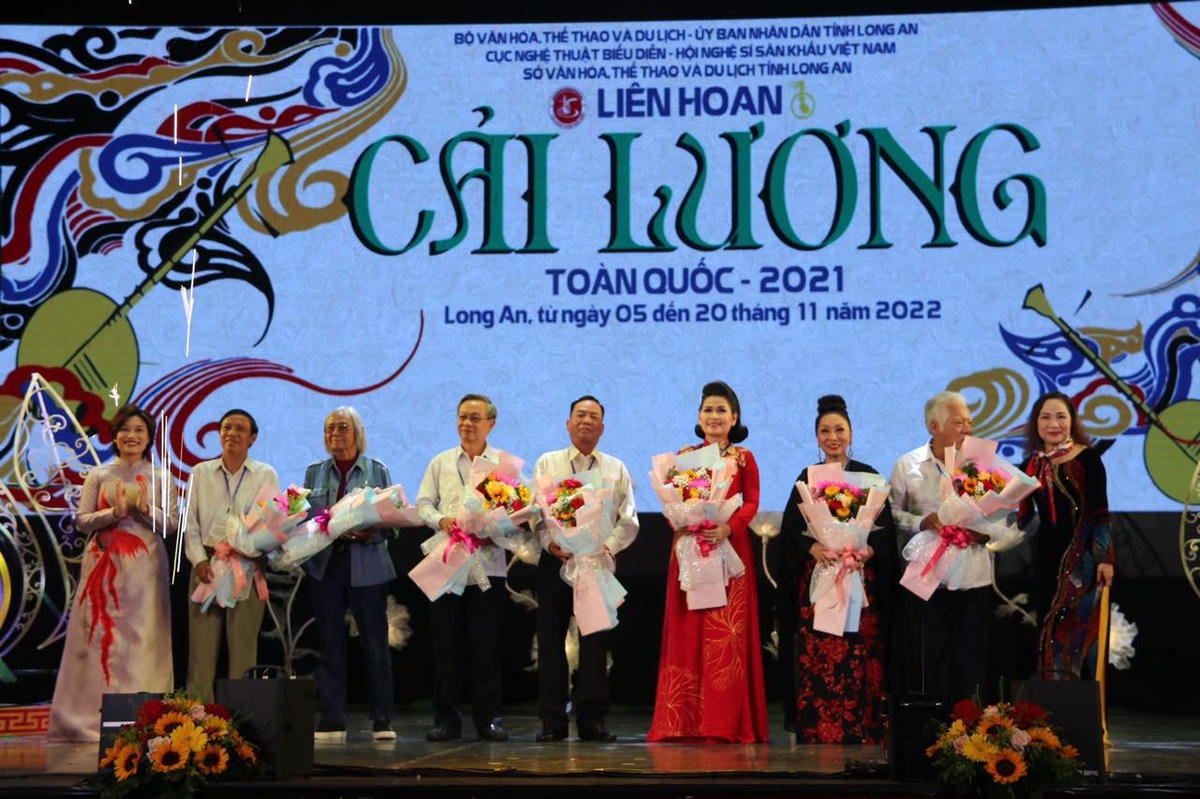 Liên hoan Cải lương toàn quốc năm nay có sự tham gia của 22 đơn vị với 27 vở diễn và sự góp mặt của gần 1.000 diễn viên, nghệ sĩ. 