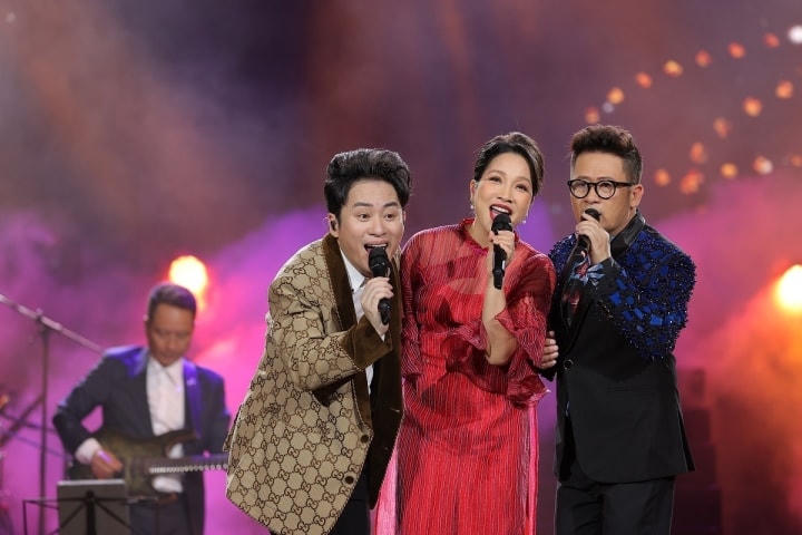 Chương trình ca nhạc "Hà Nội phố" với sự góp mặt của 3 giọng ca đình đám: Mỹ Linh, Bằng Kiều, Tùng Dương.