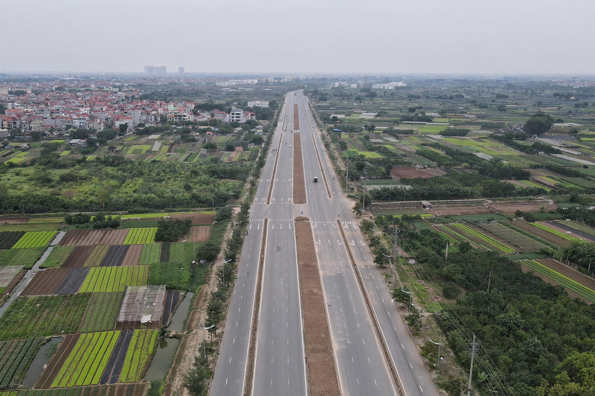 Bên cạnh đó, Sở GTVT cũng đề xuất UBND các quận, huyện Bắc Từ Liêm, Đan Phượng, phối hợp chặt chẽ với Sở KH&ĐT để tham mưu, đề xuất UBND Thành phố tiếp tục báo cáo HĐND thành phố xem xét, phê duyệt chủ trương đầu tư dự án xây dựng tuyến đường trục Tây Thăng Long và đẩy nhanh tiến độ hoàn thành đoạn dang dở.