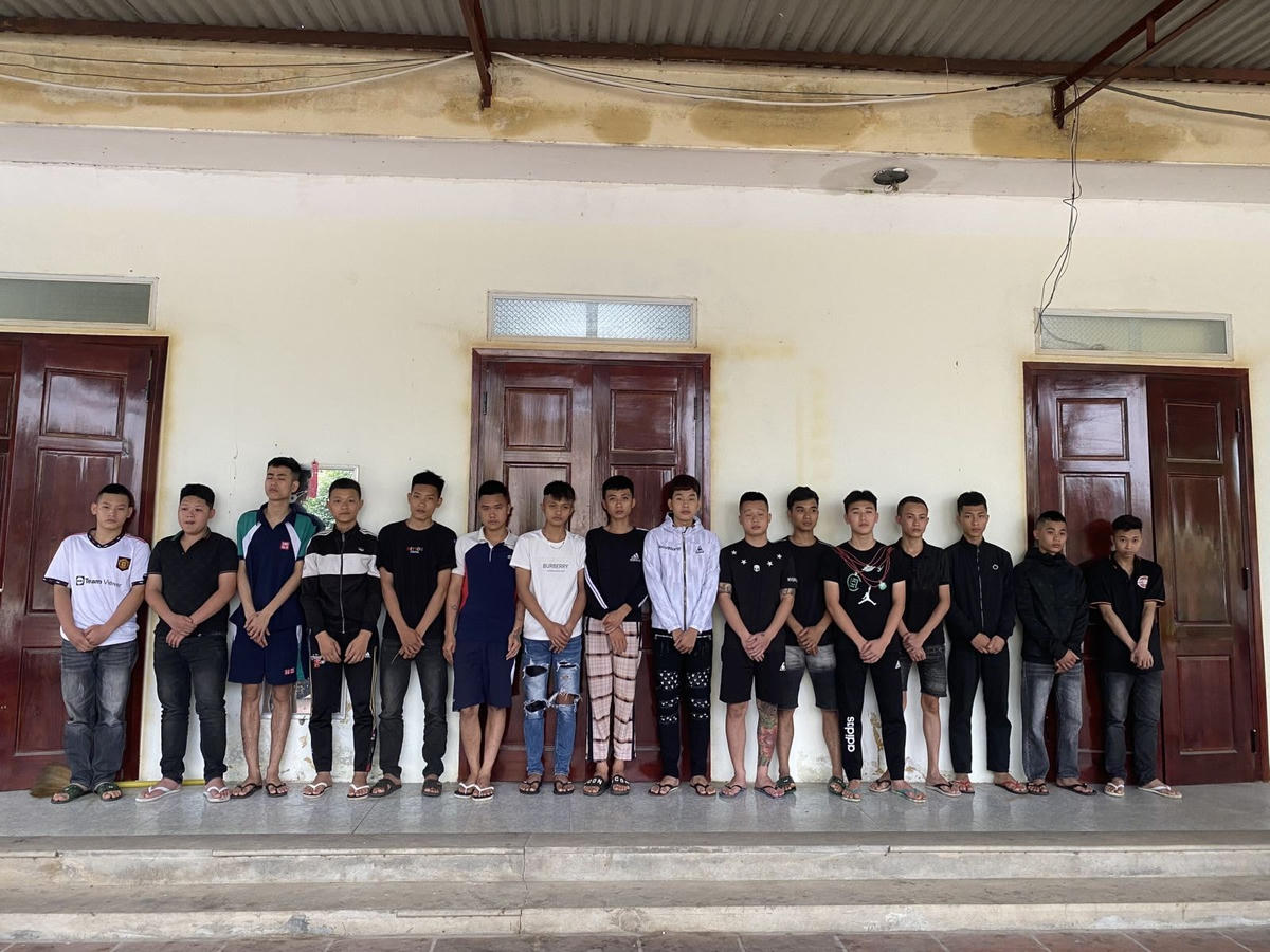 11 thanh, thiếu niên bị khởi tố vì chặn đánh nhóm học sinh.