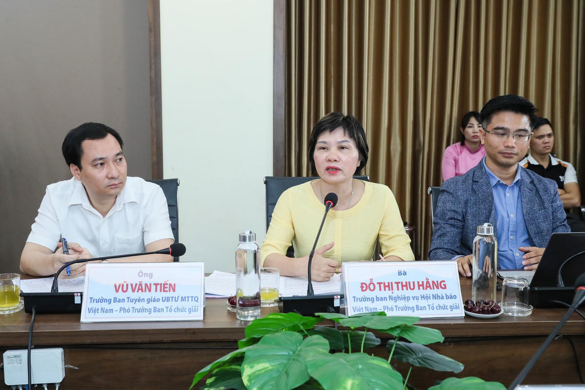 Các khách mời tại Tọa đàm. Ảnh: Quang Vinh.