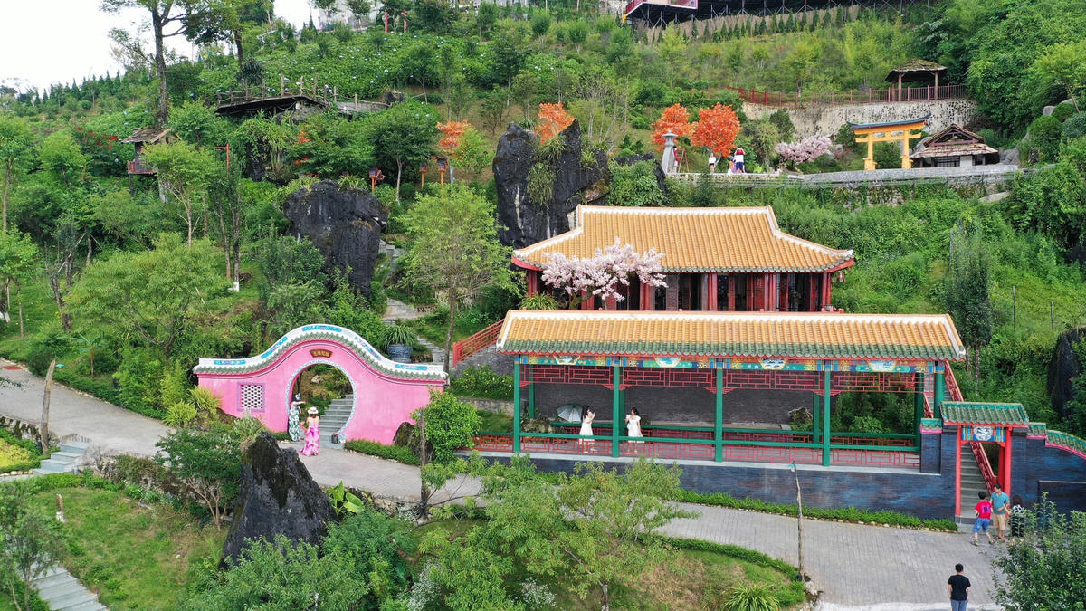 Ngắm bể bơi vô cực ở danh thắng Sa Pa