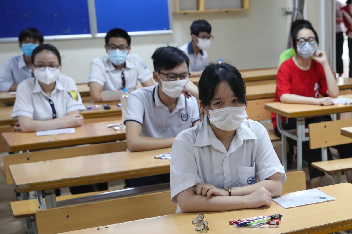 Thí sinh dự thi vào lớp 10 THPT tại Hà Nội năm 2022. Ảnh: Quang Vinh.