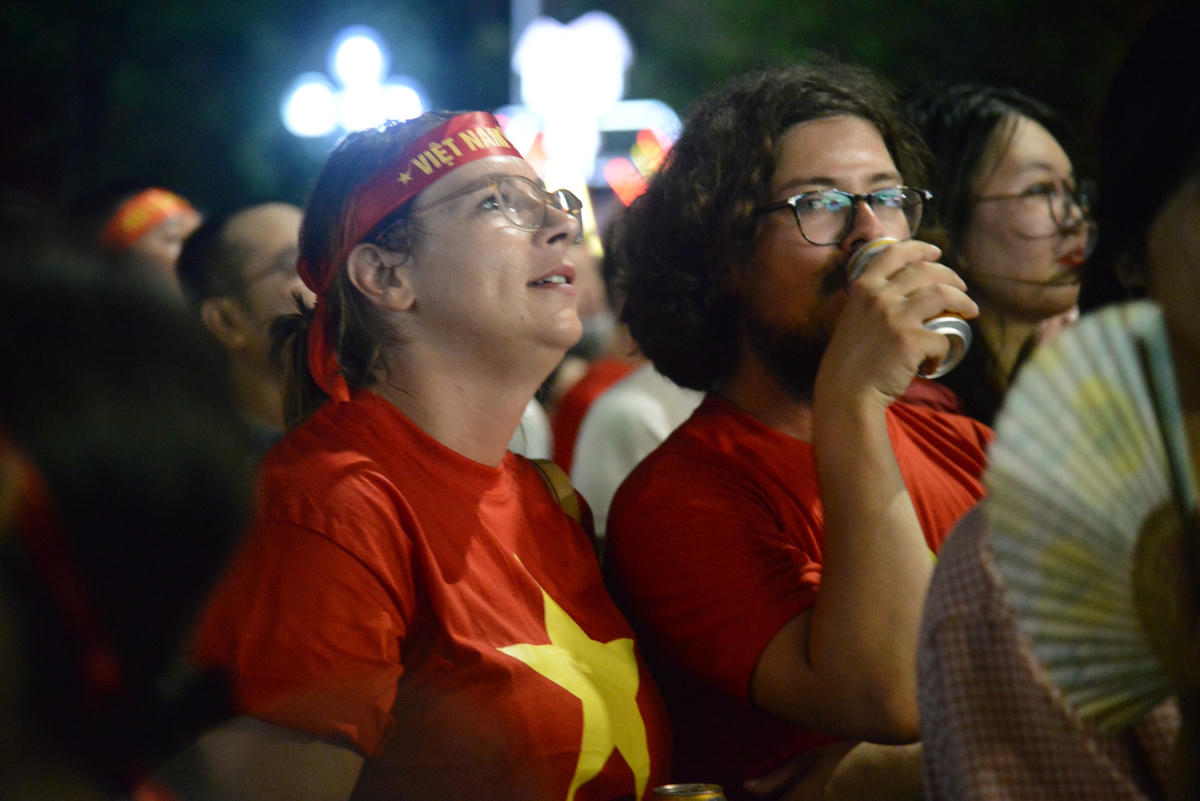 Thậm chí có cả những cổ động viên nước ngoài cũng hoà chung niềm vui cùng đội tuyển U23 Việt Nam.