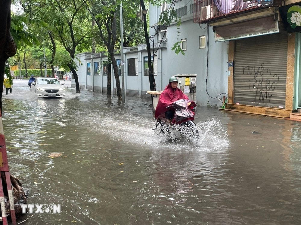 ttxvn_2406_ha noi ngap (5).jpg