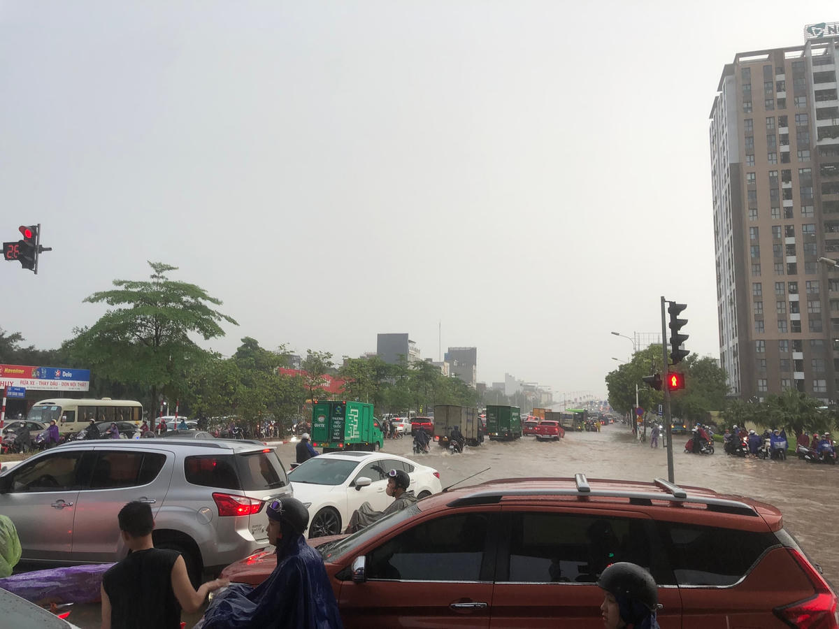 Giao thông trở lên hỗn loạn.