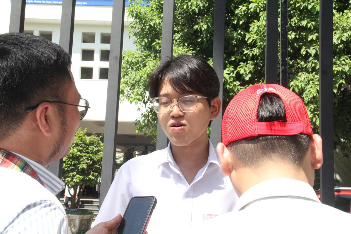 Thí sinh chia sẻ đề thi môn Ngữ Văn năm nay.