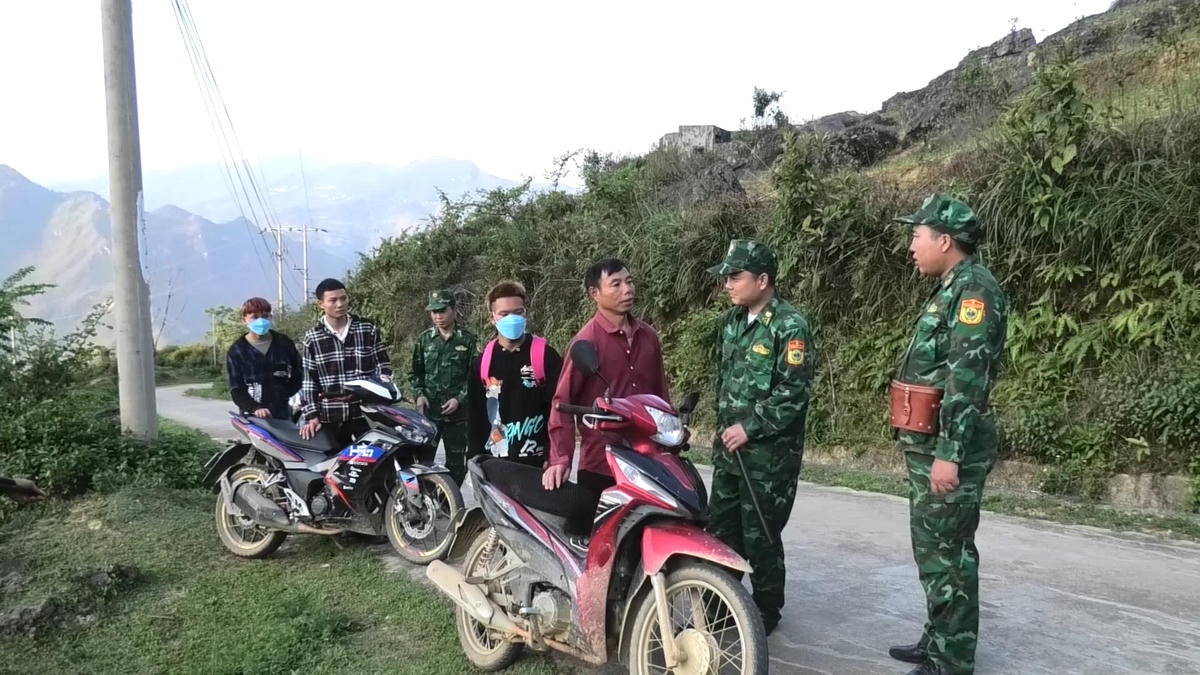 BĐBP tuần tra kiểm soát khu vực vành đai biên giới. Ảnh: Trung Dũng