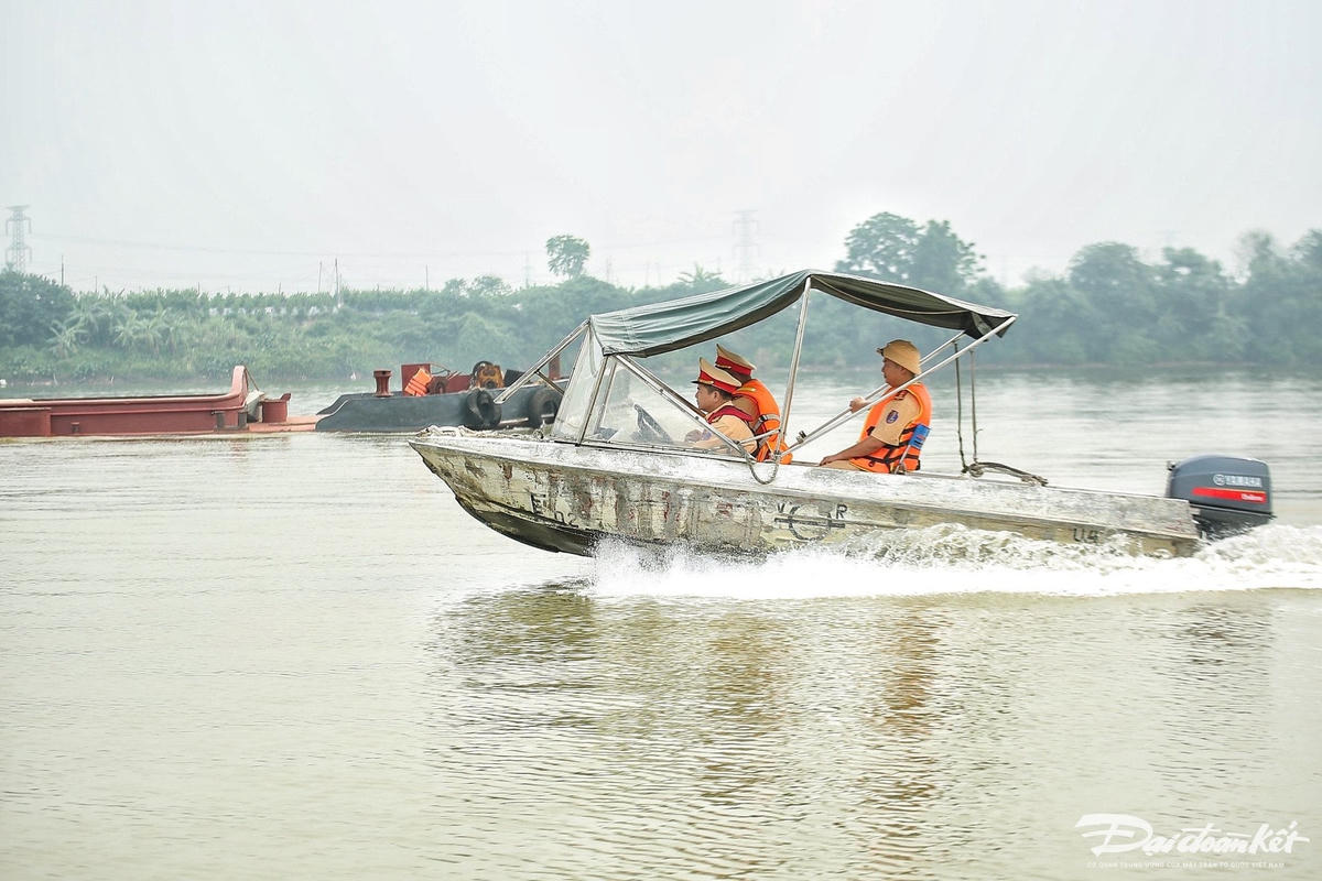 csgt_kiem_tra_tau_thuyen_truoc_mua_mua_bao-le-khanh7.jpg