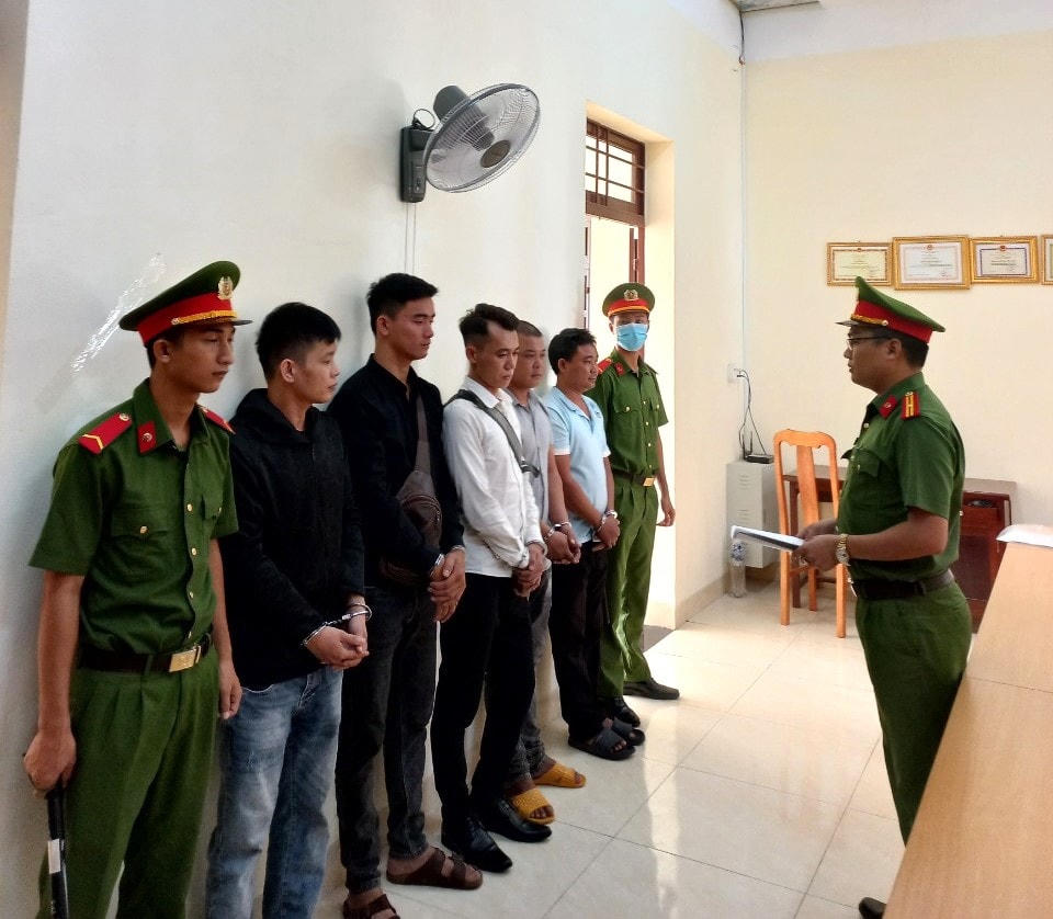 Các đối tượng tại cơ quan điều tra.