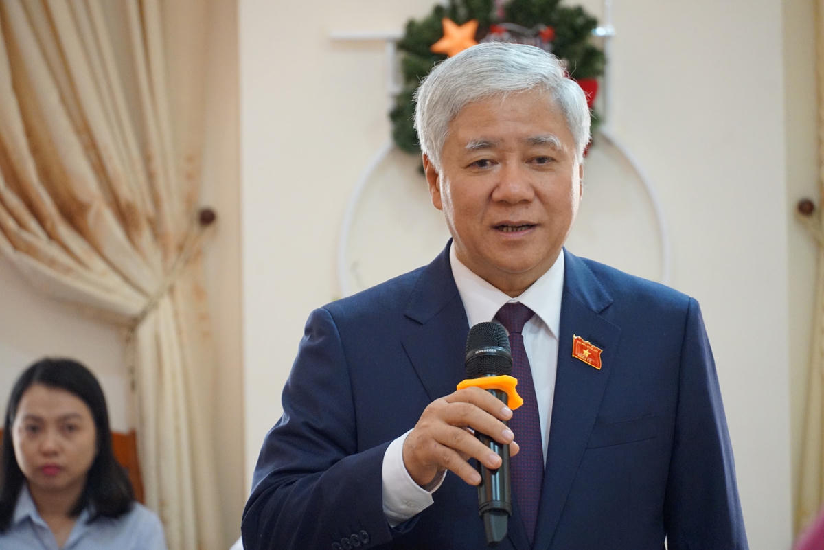 Chủ tịch UBTƯ MTTQ Việt Nam Đỗ Văn Chiến gửi lời chúc mừng Giáng sinh đến các vị Giám mục, Linh mục, tín đồ Giáo phận Xuân Lộc. Ảnh: Mạnh Thìn.