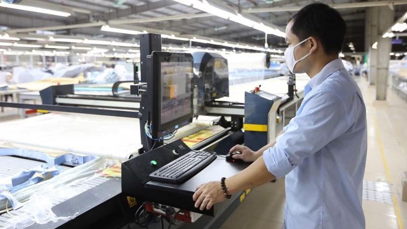 Trong chuyển đổi số, trình độ kỹ thuật của người lao động tại doanh nghiệp rất quan trọng.  
