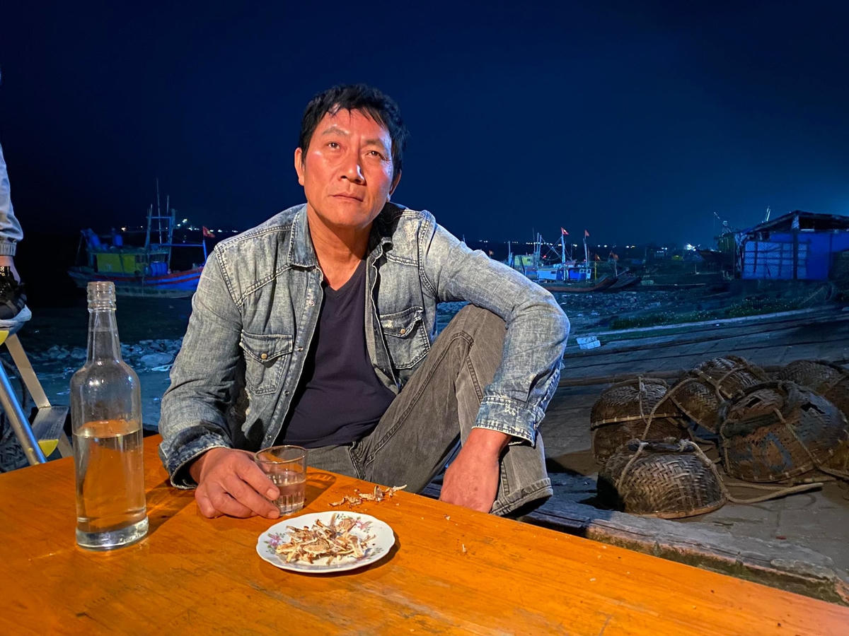 Tạo hình của NSƯT Hoàng Hải trên phim "Cuộc đời vẫn đẹp sao". 