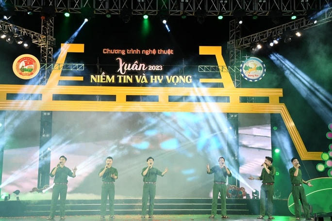 Chương trình nghệ thuật “Xuân 2023 niềm tin và hy vọng” với nhiều tiết mục văn nghệ đặc sắc. Ảnh: CTV.