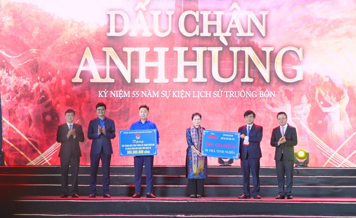 Báo nhân dân cùng với sự đồng hành của Tập đoàn Dầu khí Việt Nam trao tặng tỉnh 50 căn nhà tình nghĩa, trị giá 2,5 tỷ đồng.