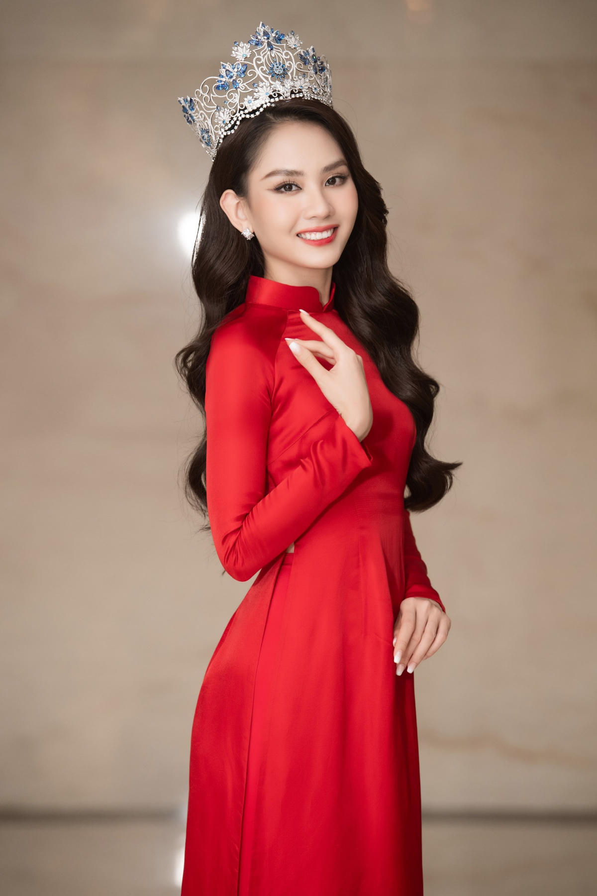 Trước đó, trang chủ Miss World đưa ra thông báo vương miện cho Tân hoa hậu sẽ được trao vào tháng 5 năm nay; Hoa hậu Mai Phương sẽ là đại diện của Việt Nam dự thi.