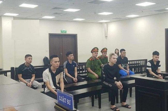 Các bị cáo tại phiên tòa xét xử.