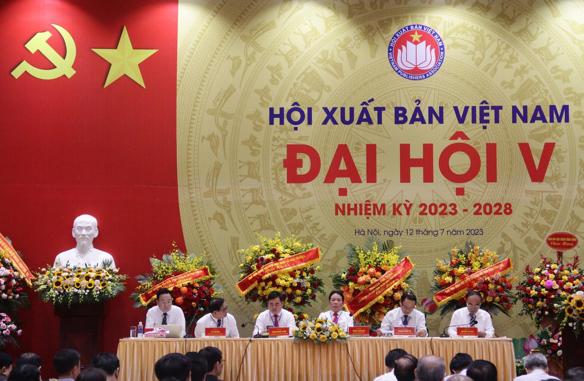 Đoàn Chủ tịch điều hành Đại hội.