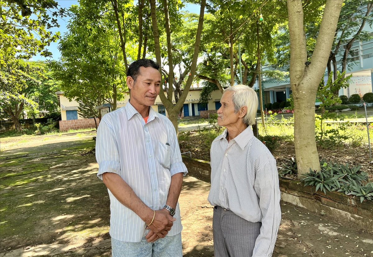 Người có uy tín các thôn, làng tại Kon Tum trao đổi kinh nghiệm trong tuyên truyền, vận động dân làng phòng, chống tảo hôn.