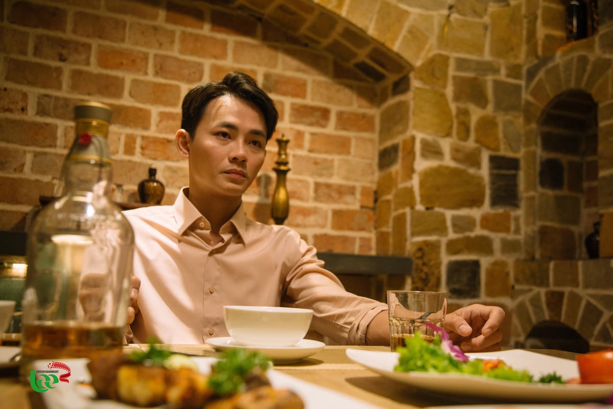 Nam diễn viên gây chú ý khi khắc họa tâm lý tình cảm đầy mâu thuẫn của Khoa. 